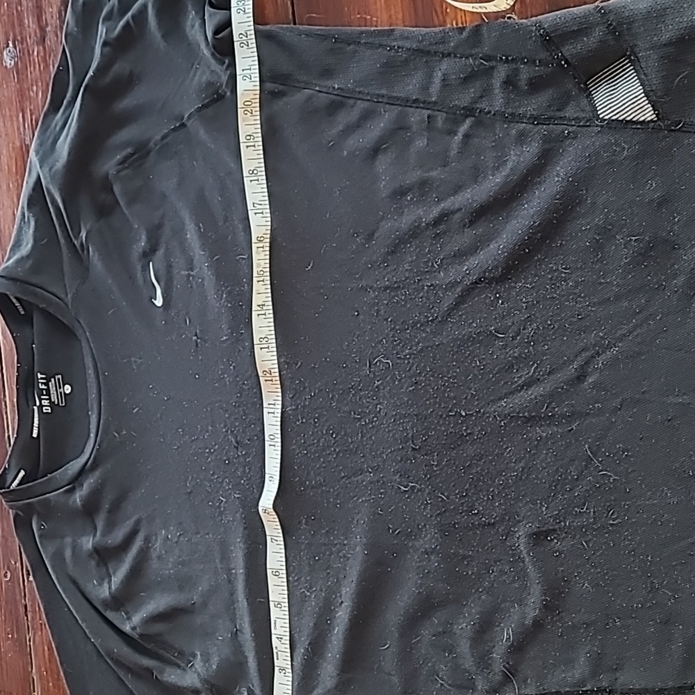 2 pc Nike tee shirts. One navy and white. Other black - Picture 8 of 16